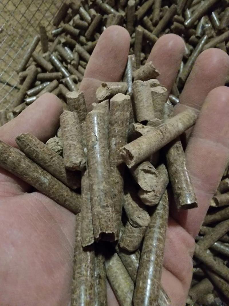生物质颗粒生产厂家，各种规格都有，欢迎来电