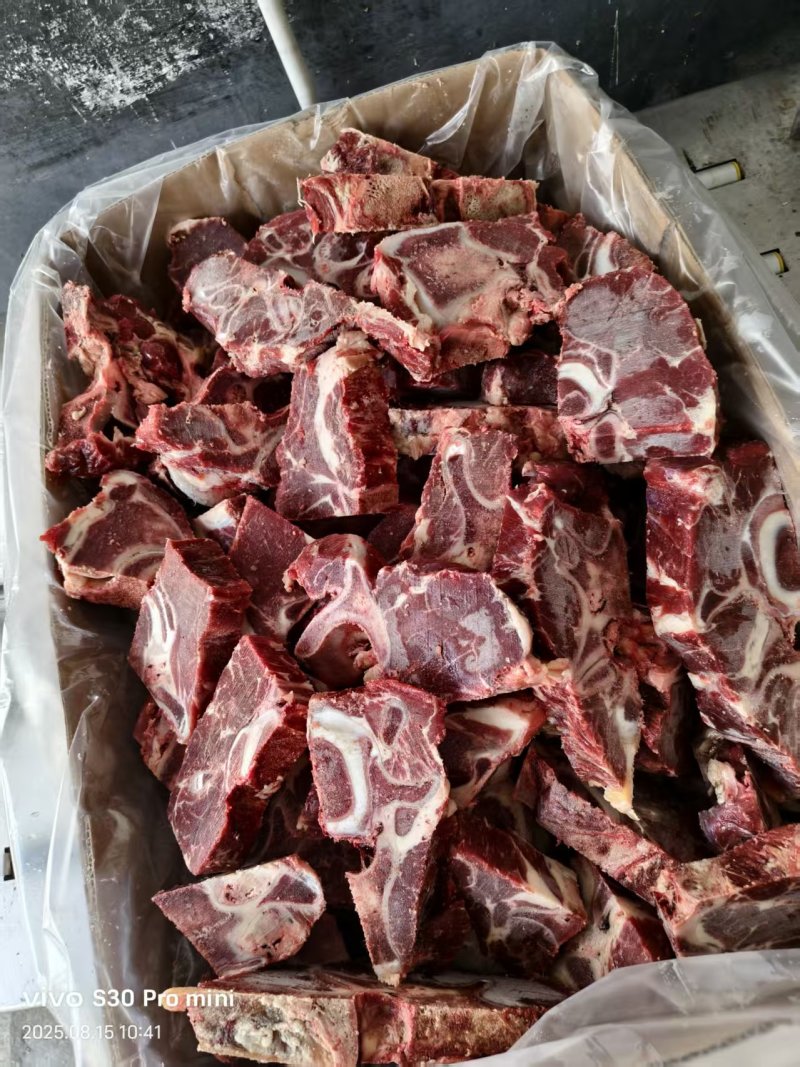 满肉牛脖骨