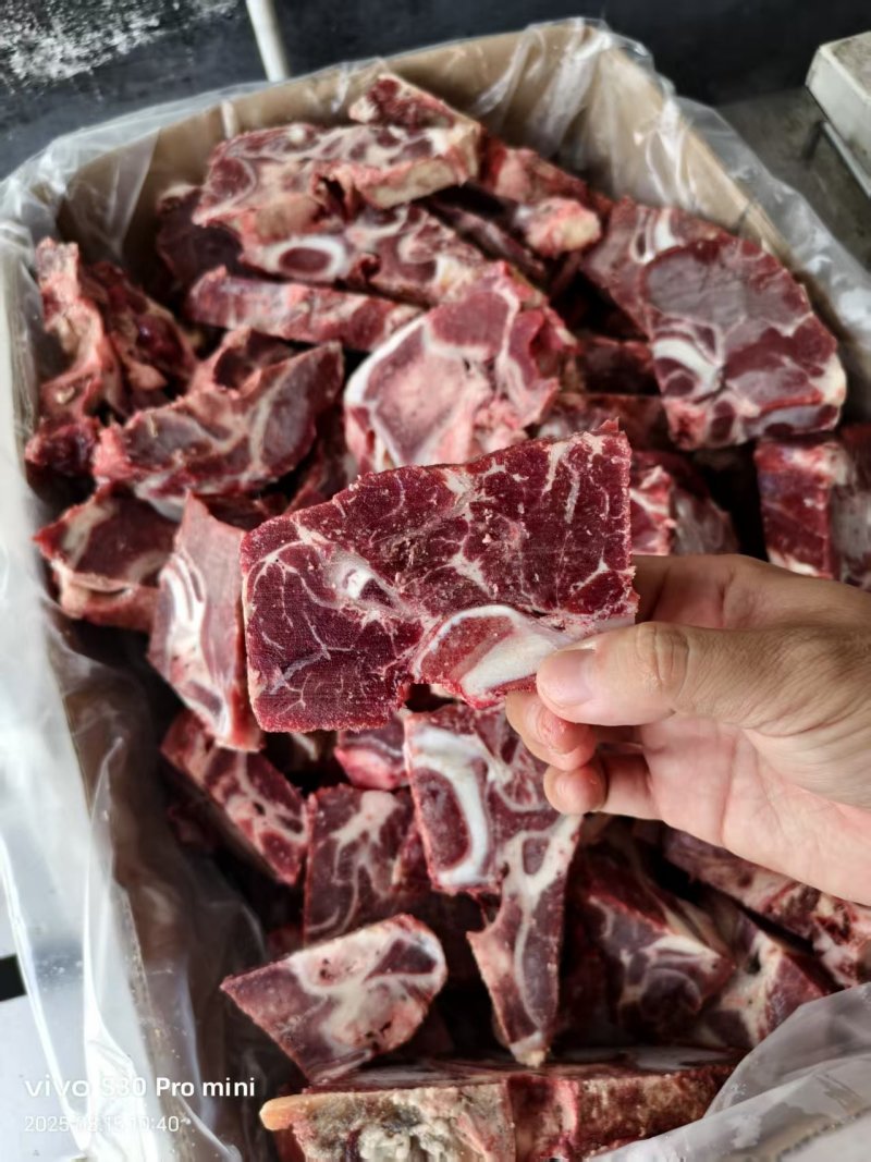 满肉牛脖骨