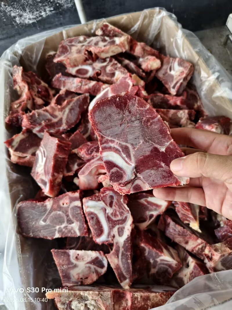 满肉牛脖骨