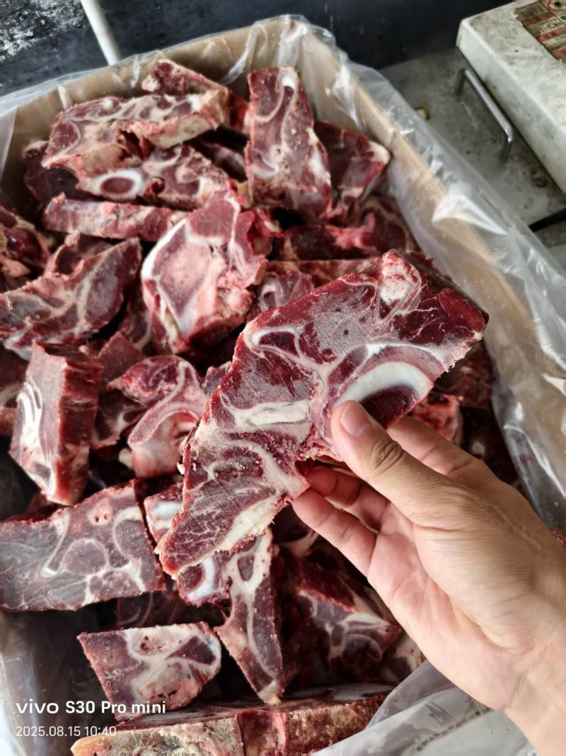 满肉牛脖骨