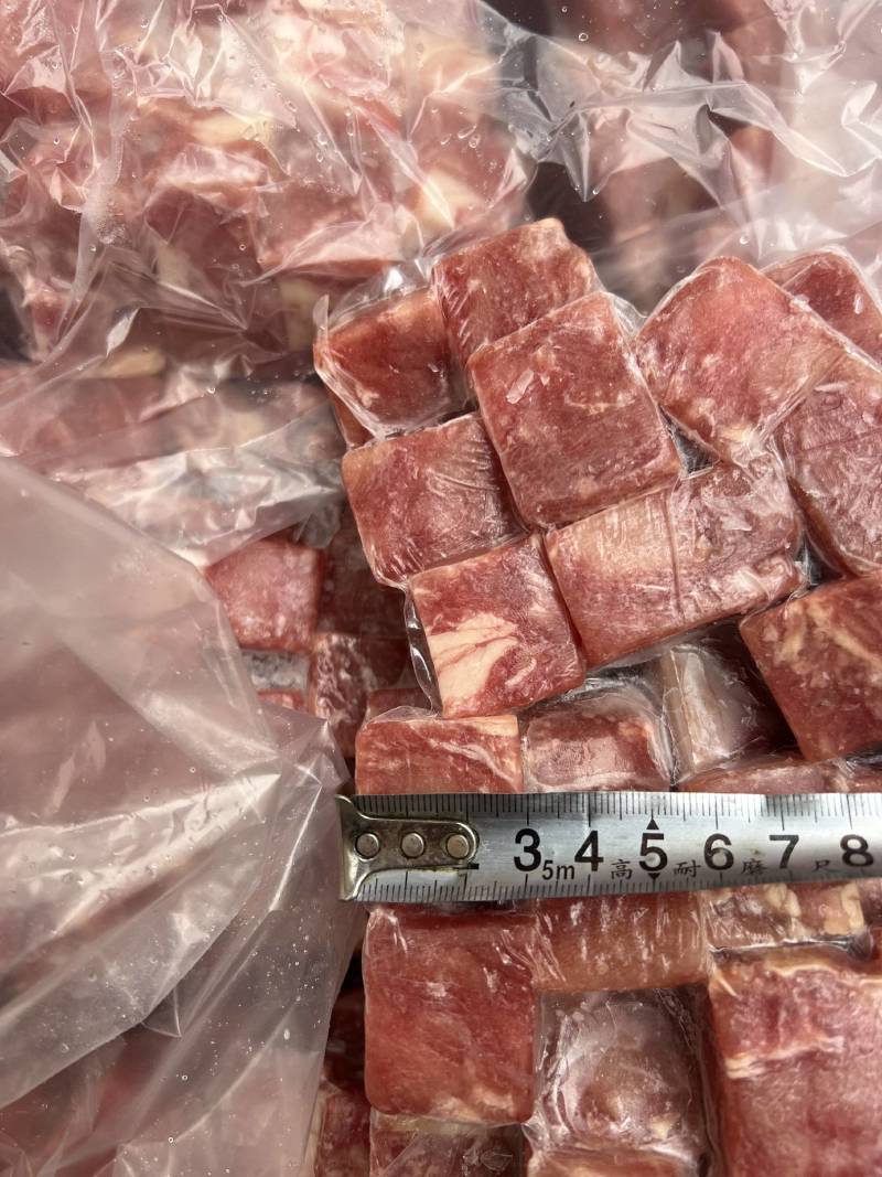 牛肉粒，调理的，可以零发