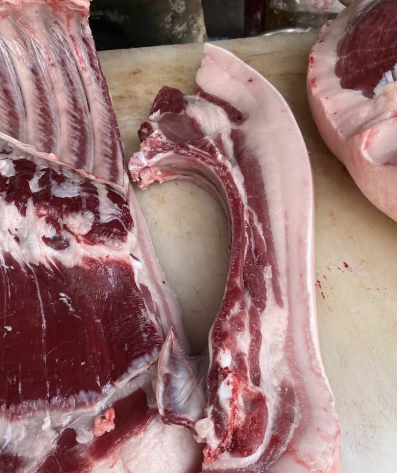 纯粮食猪，没喂过饲料，养了一年多，正宗土猪肉