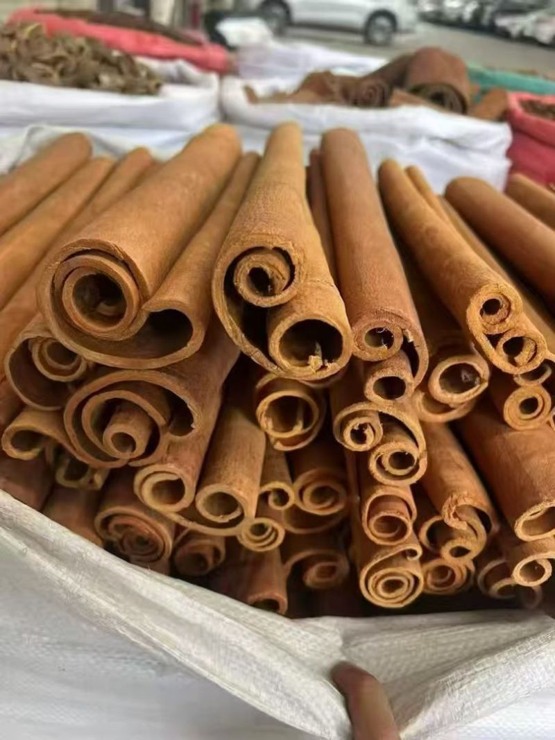 广西桂皮产地直发桂段桂碎肉桂规格齐全欢迎选购