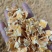 玉米压片是经过蒸汽，高温，熟化后的烘干产品