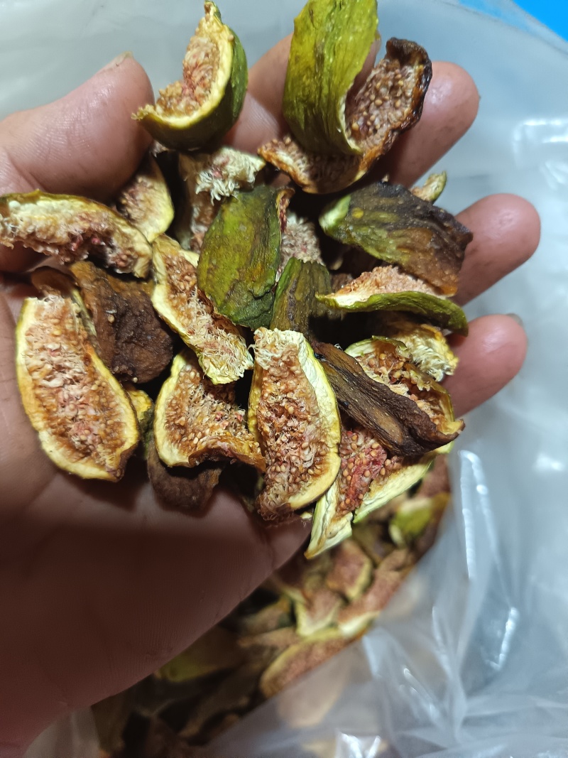2025年无花果生果茶干，七到八成熟鲜果烘烤，草干