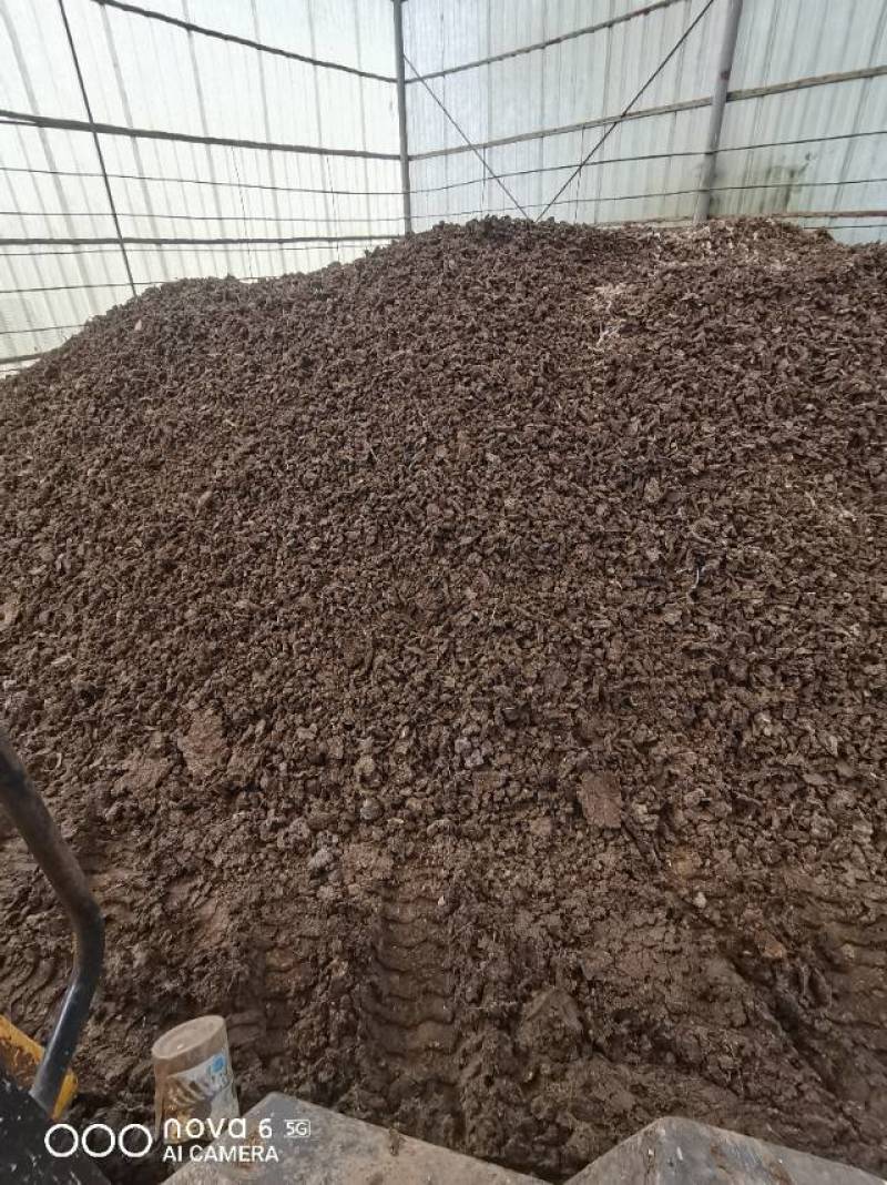 养殖户卖鸡粪有机肥
