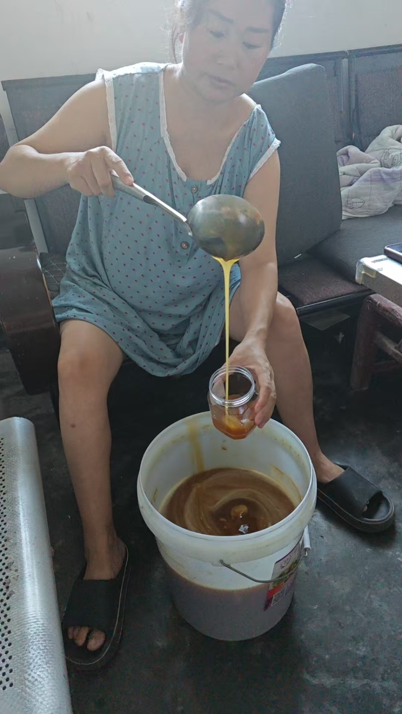 蜂蜜土蜂蜜现割现发精品好货一手货源欢迎咨询