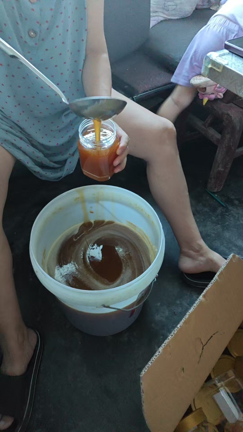 蜂蜜土蜂蜜现割现发精品好货一手货源欢迎咨询