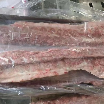 进口鲜分脊背骨（龙骨）现货20吨左右。价格便宜一手货源