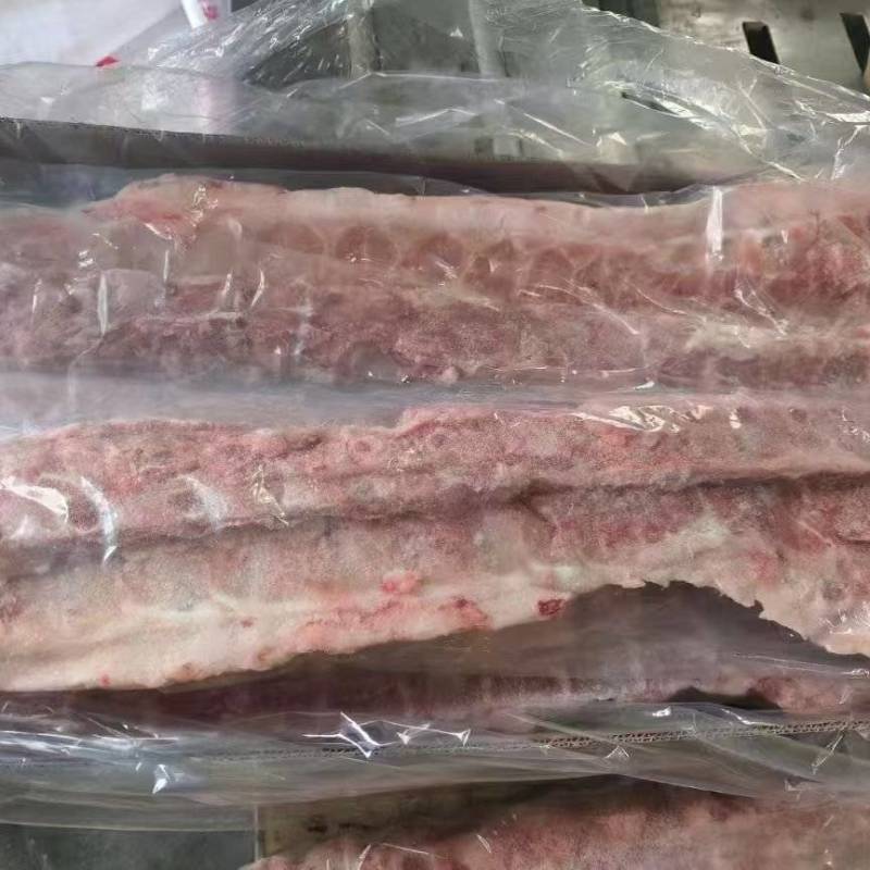 进口鲜分脊背骨（龙骨）现货20吨左右。价格便宜一手货源