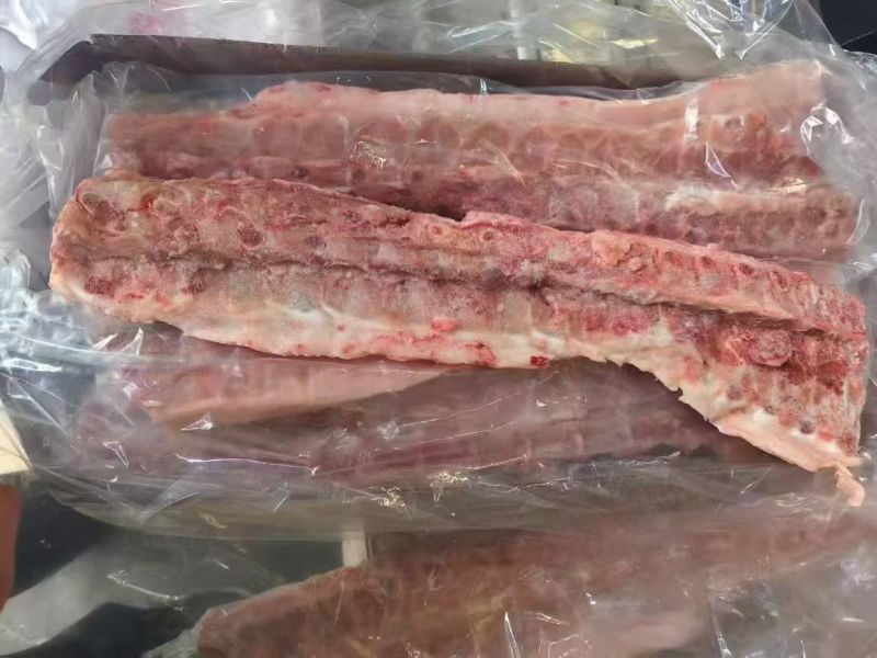进口鲜分脊背骨（龙骨）现货20吨左右。价格便宜一手货源