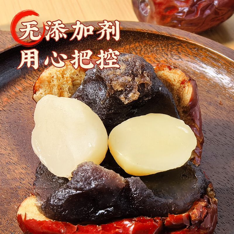 幸福抱富枣本产品由新疆若羌优质红枣血糯米，夏威夷果等制作