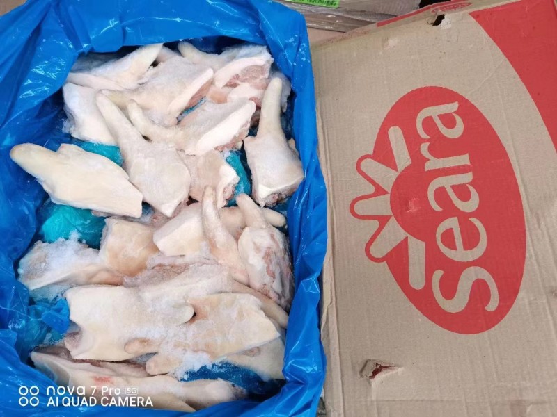 带根短尾，猪的短尾带着一点儿尾骨，肉多可做餐饮特色食材
