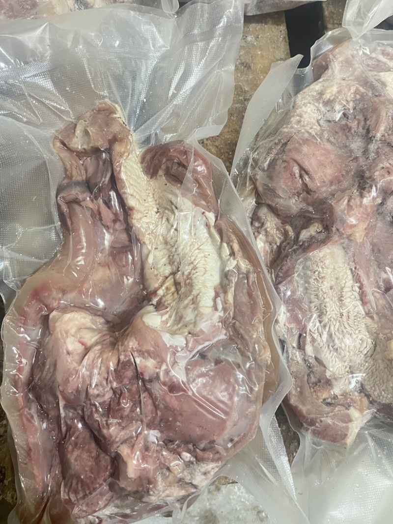 低价批发熟牛头肉，干净立正，没有多余边角料真空包装