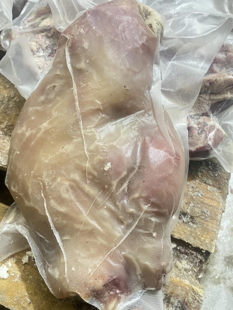 低价批发熟牛头肉，干净立正，没有多余边角料真空包装