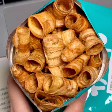 比薯片好吃!香蕉脆卷酥酥脆脆椒盐/原味/冬阴功零食本宫