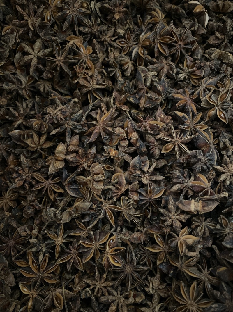 八角大量现货，价格美丽，有需要的大佬联系。