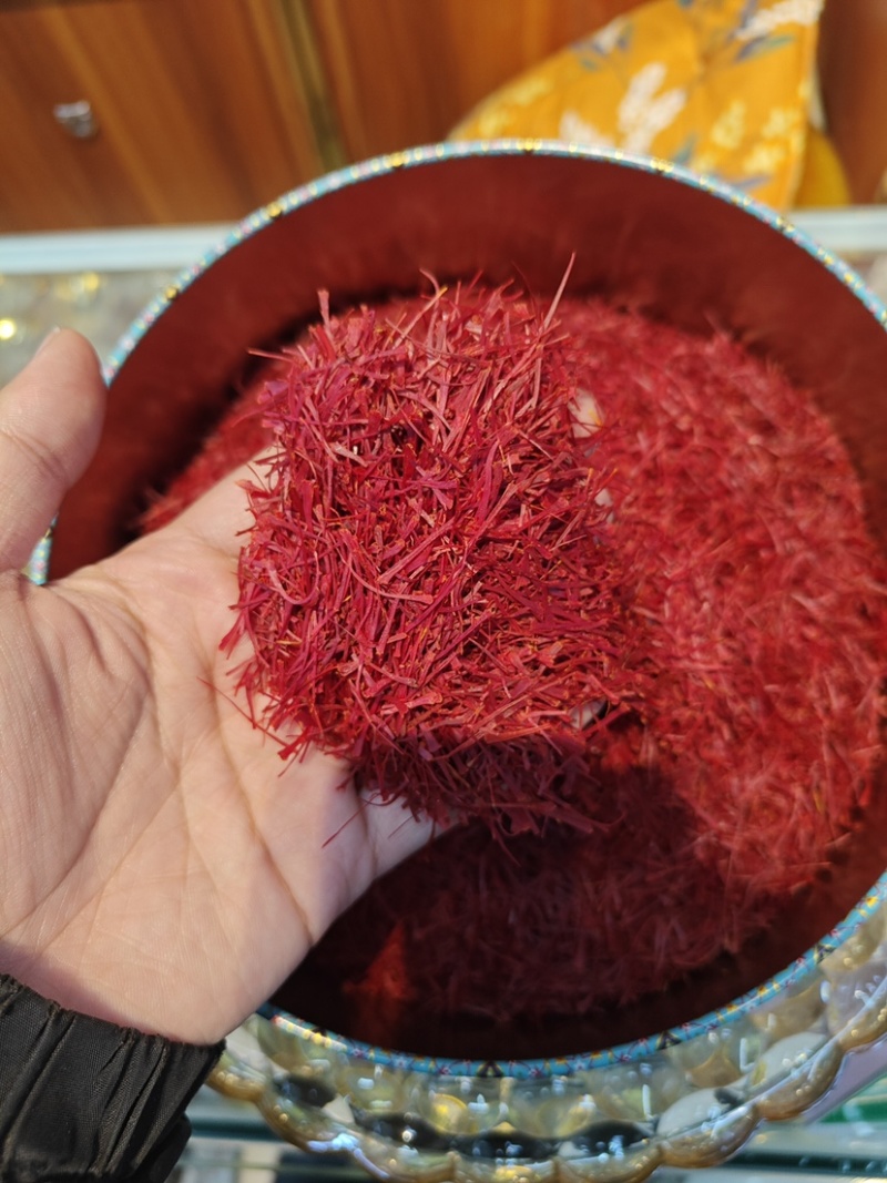 藏红花宽丝圆丝伊朗红花头茬无碎大丝干净无杂质耐泡颜色好很