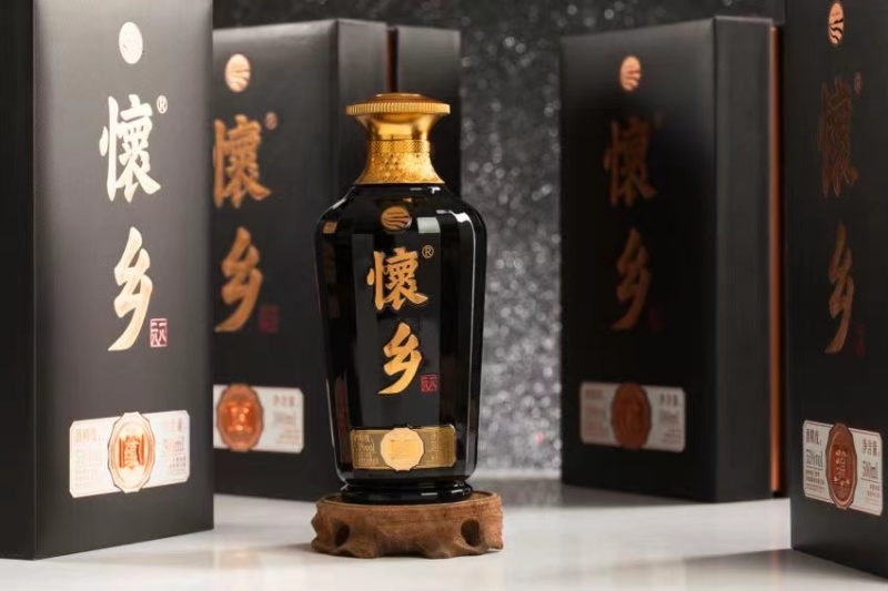 怀乡酒蕴在茅台镇的东岸蕴藏一瓶好酒给全世界**的