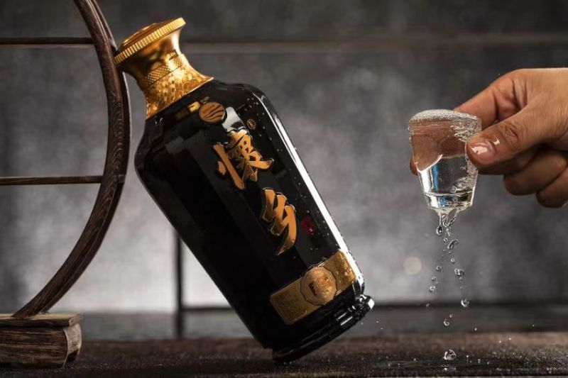怀乡酒蕴在茅台镇的东岸蕴藏一瓶好酒给全世界**的