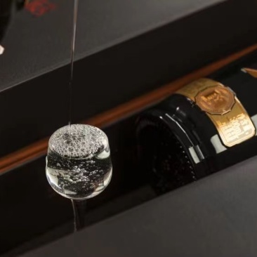 怀乡酒蕴在茅台镇的东岸蕴藏一瓶好酒给全世界**的