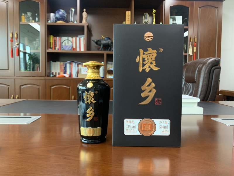 怀乡酒蕴在茅台镇的东岸蕴藏一瓶好酒给全世界**的