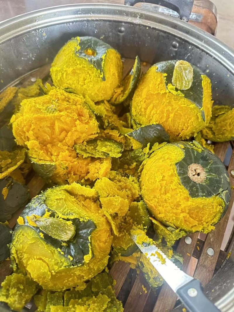 山东贝贝南瓜，产地直发，口感好个头均匀，皮毛黑亮货源充足