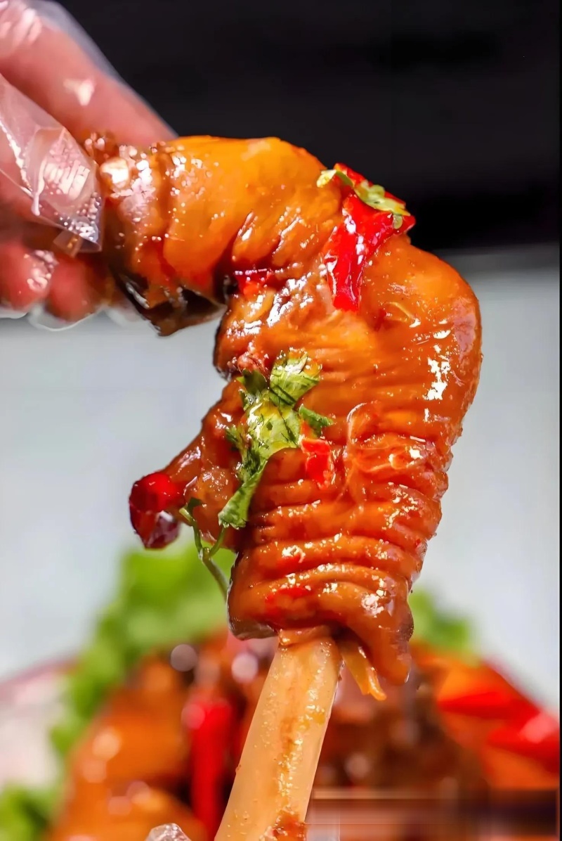 麻辣小羊蹄，一斤3个头，个头均匀，麻辣爽口，美味