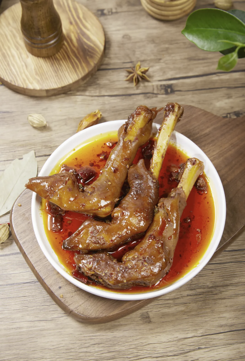 麻辣小羊蹄，一斤3个头，个头均匀，麻辣爽口，美味