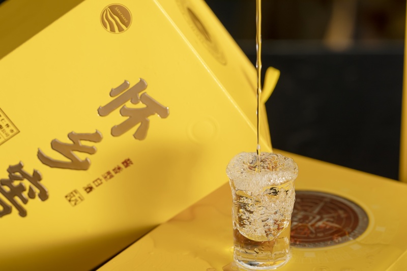 怀乡酒北纬一瓶来自北纬27度的好酒