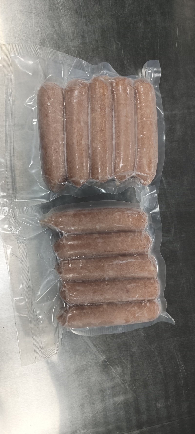 【肠类】牛肉地道肠含肉量85%以上，采用新鲜黄牛肉