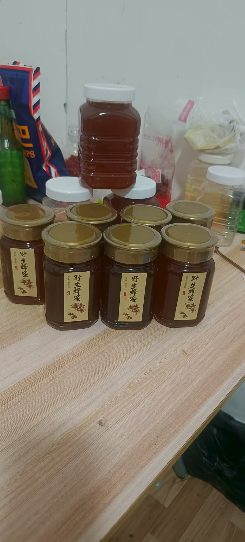 野蜂蜜云南野生蜂蜜，品质保证规格齐全，价格可谈，视频看货