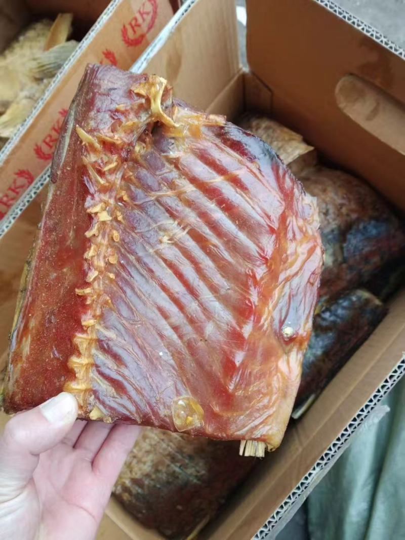 烟熏鱼干地摊电商批发烟熏草鱼块草鱼条草鱼尾巴鱼干干鱼