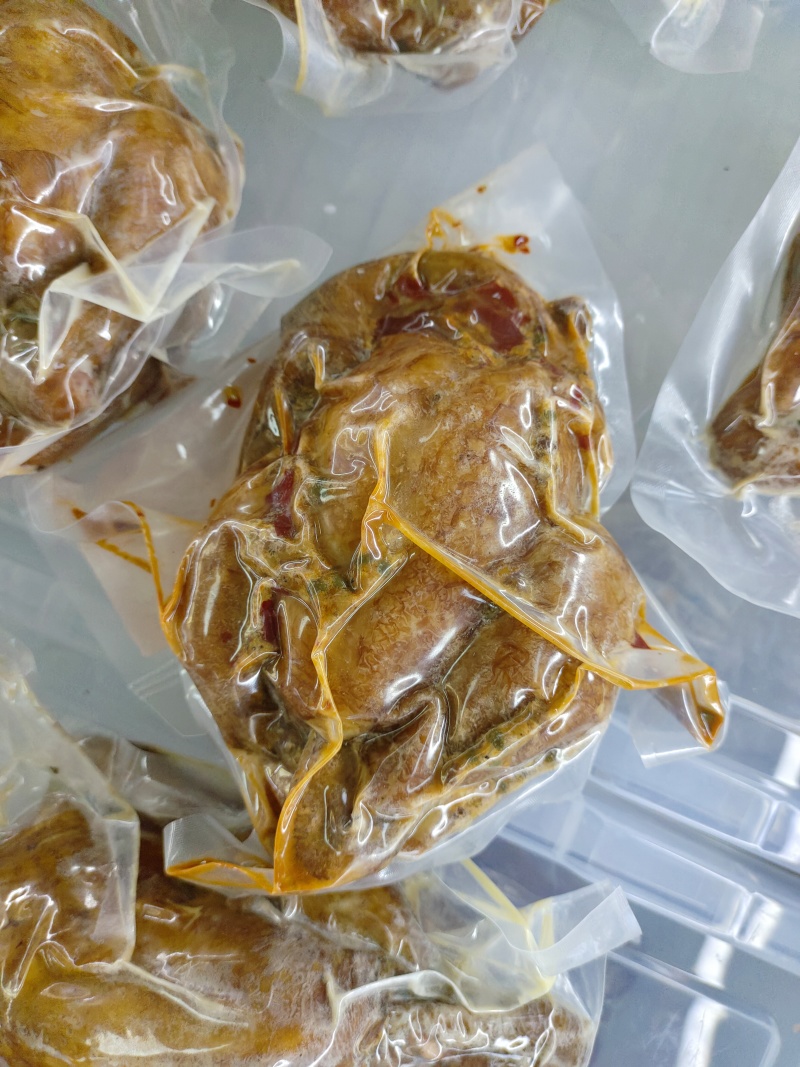 五香烧鸡，大小均匀，口感细腻，肉质紧实，宴会，酒店均可