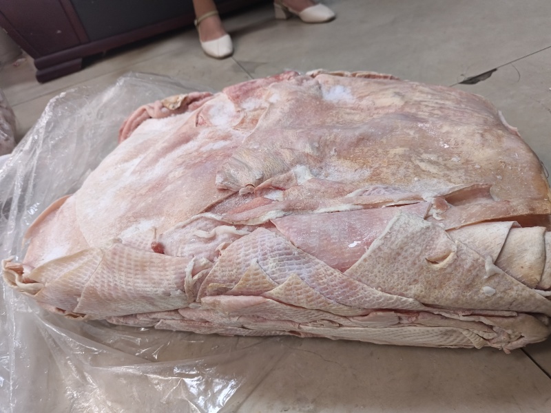 鲜猪皮去毛去油生猪皮肉皮新鲜猪皮猪皮批发鲜猪碎皮冷冻商