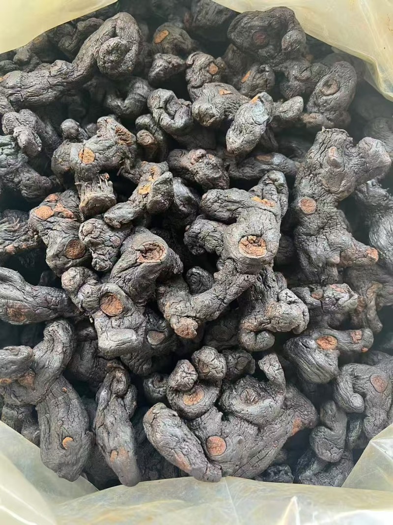九蒸九晒野生黄精大量有货，欢迎咨询