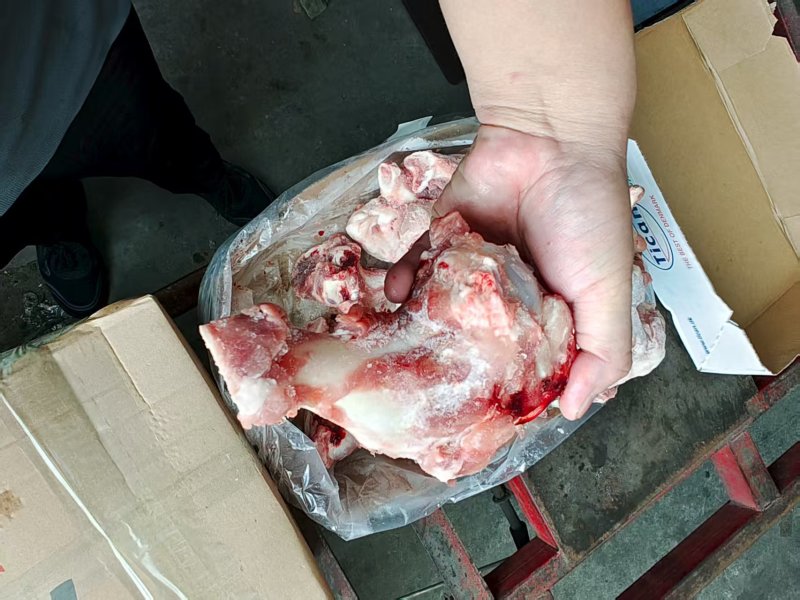 猪前腿骨，比菜还便宜的骨头，酱骨店新宠。你确定不心动吗？