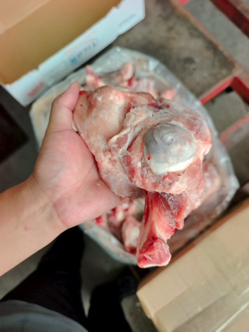 猪前腿骨，比菜还便宜的骨头，酱骨店新宠。你确定不心动吗？