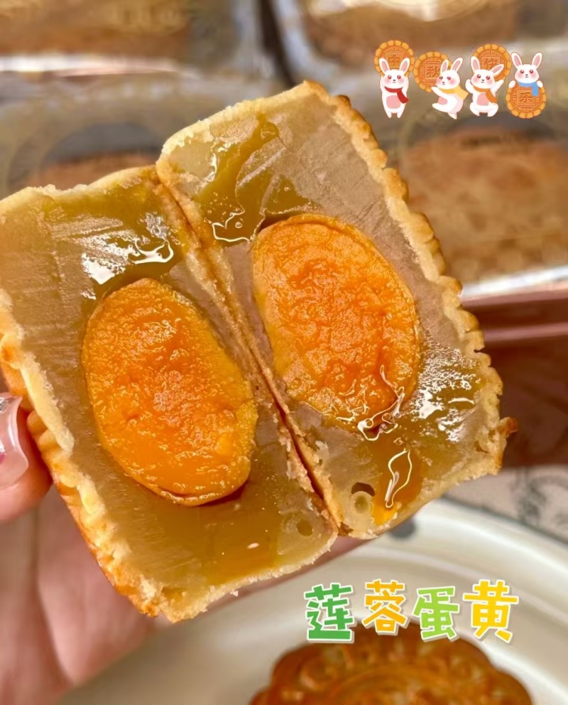 广式月饼蛋黄莲蓉月饼纯手工制作五仁馅料月饼