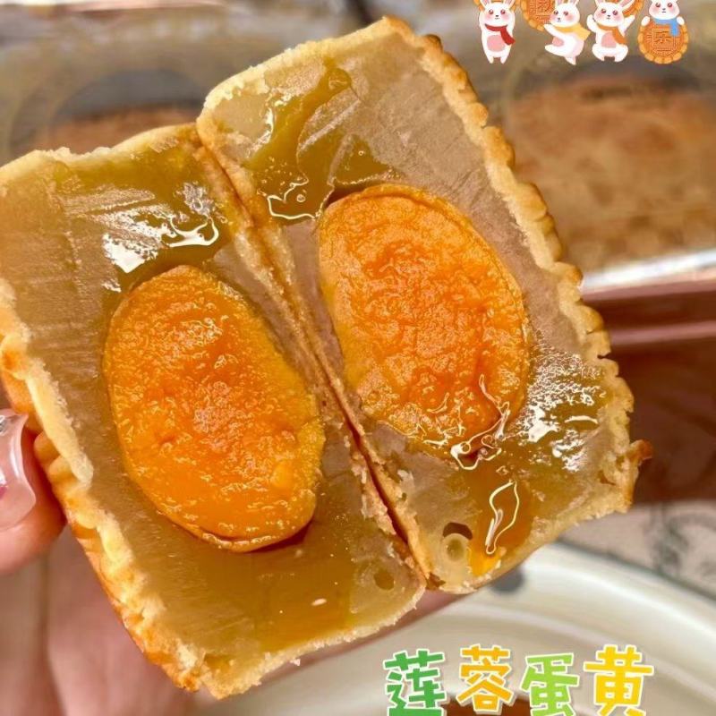 广式月饼蛋黄莲蓉月饼纯手工制作五仁馅料月饼