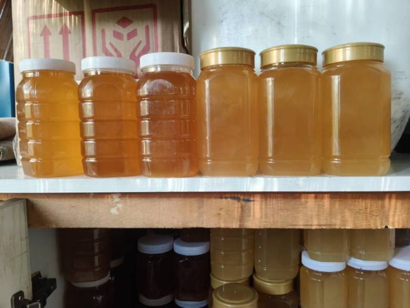 自家产士蜂蜜，产地兴安盟大草原，小杯树蜜，大草原上百花蜜