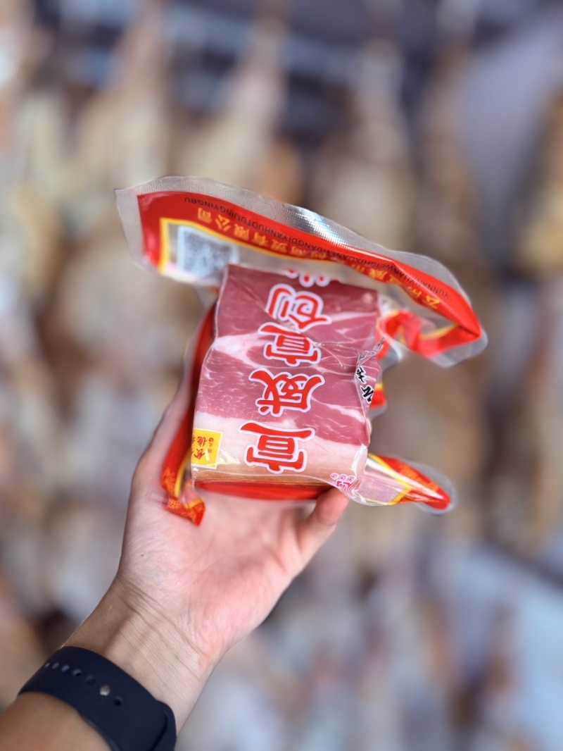正宗宣威乡村熟食猪两年及三年老火腿，