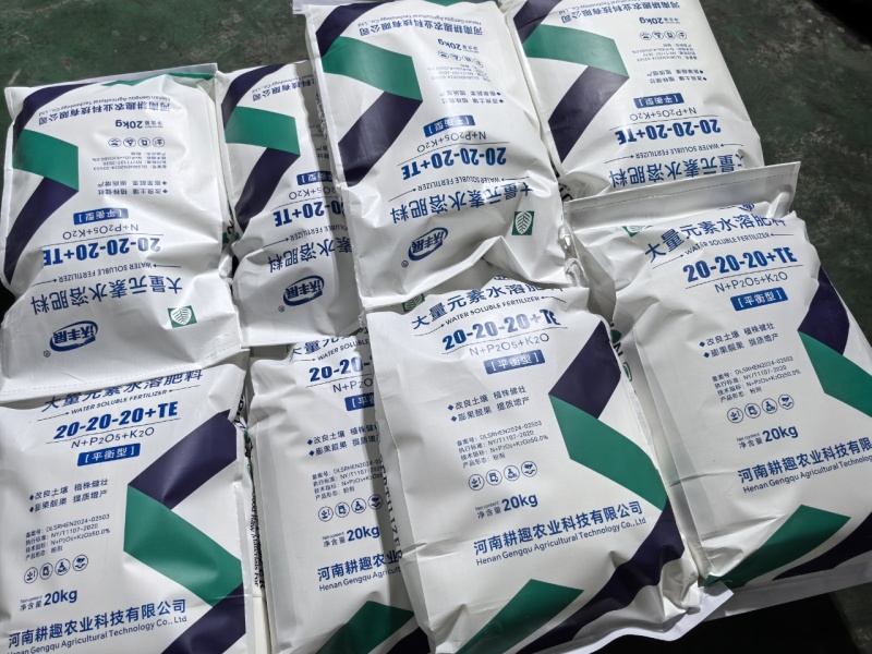 平衡肥大量元素水溶肥改良土壤生根壮苗促花膨果靓果提质增产