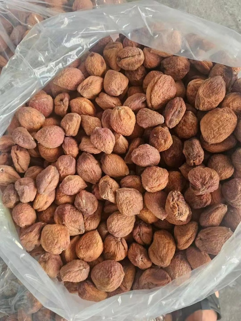 别被“颜值”骗了，新疆大丑杏干果肉厚实，甜而不腻。