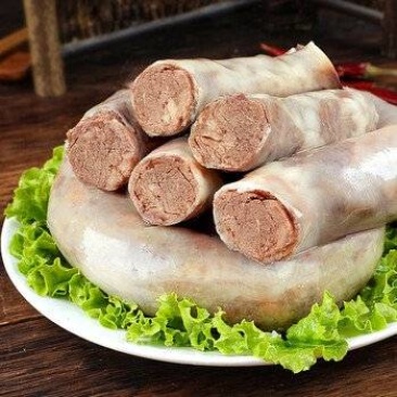 羊肠包肉，特色食材，咬一口肉香萦绕，汁水浓郁呦