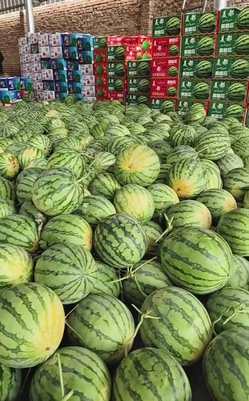 麒麟瓜甜王石头瓜小钢炮常年发货产地直供
