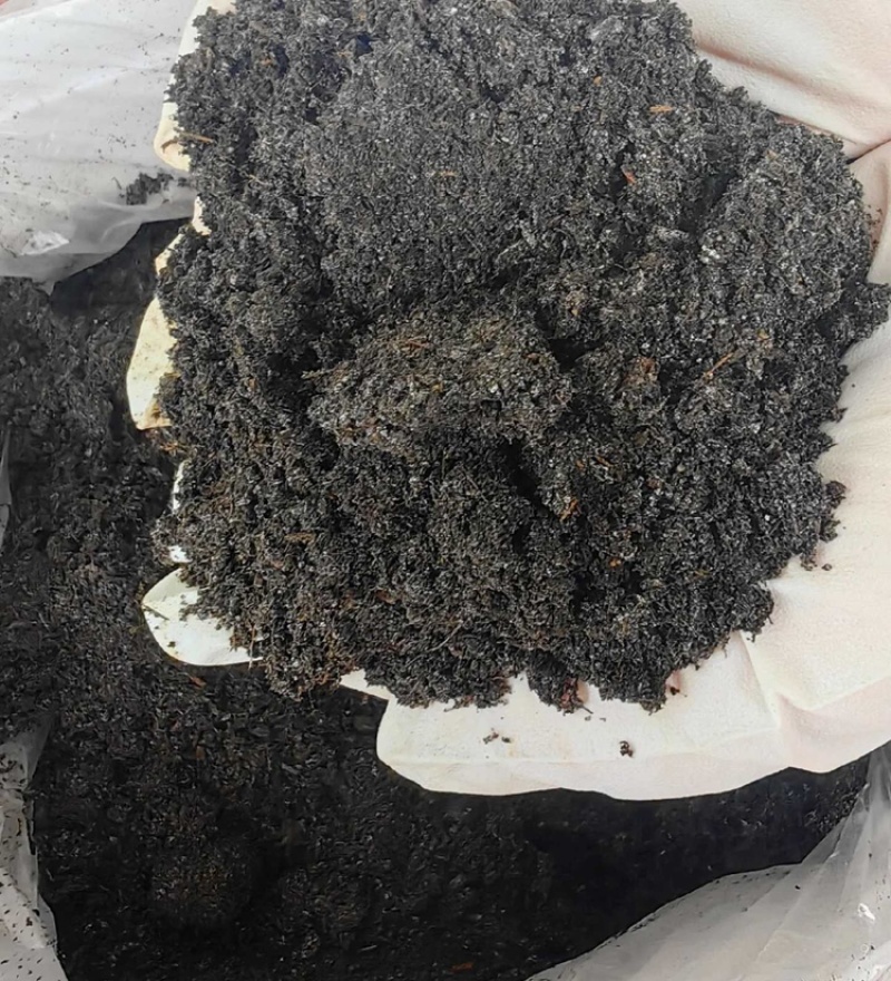 源头工厂批发纯鸡粪，一手货源大量现货，欢迎新老客户合作
