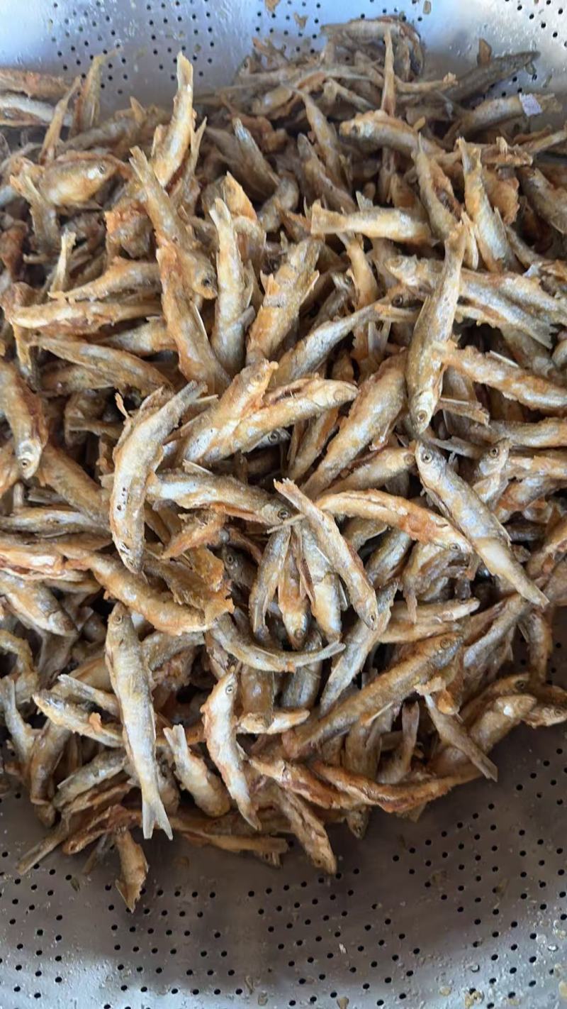 香酥小河鱼地摊电商批发香酥开肚小河鱼有盐蓝刀白条鱼干