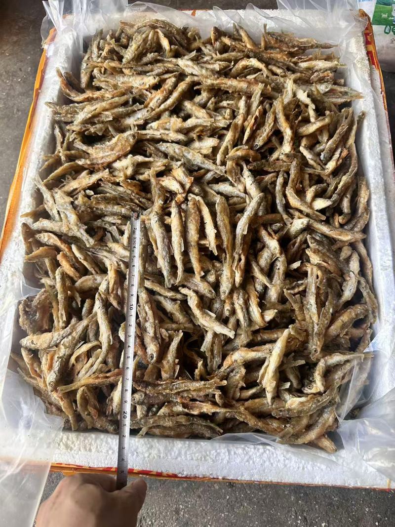 香酥小河鱼地摊电商批发香酥开肚小河鱼有盐蓝刀白条鱼干